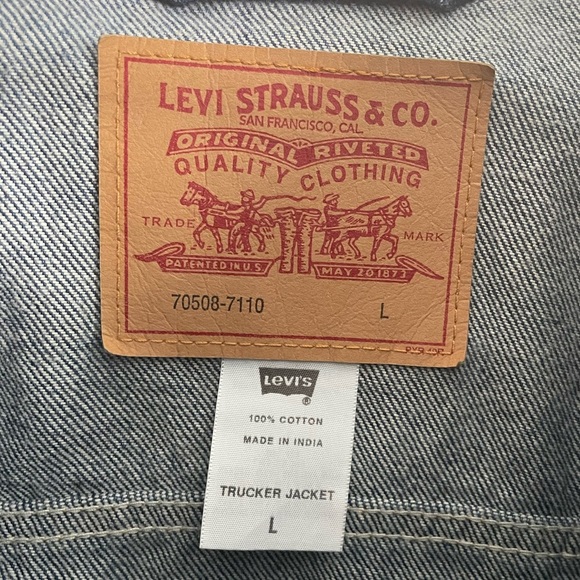 Vintage Levi’s Trucker Denim Jacket with Racing Patches and Buttons - Picture 6 of 12
